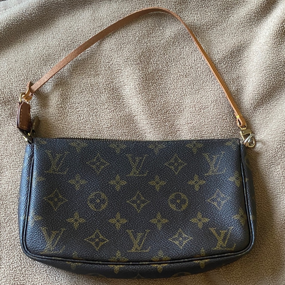 LV Pouchette